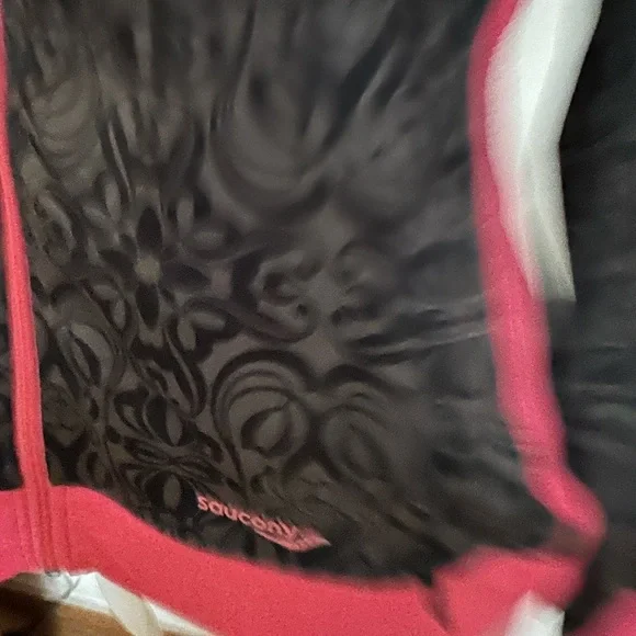 Saucony Long sleeve Athletic Zip Up Jacket. Size small - Picture 3 of 7